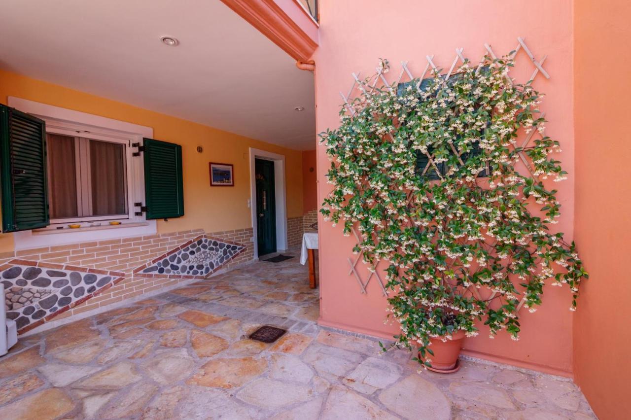 Cleopatra Rooms Nikiana Exterior photo